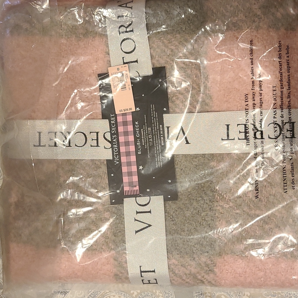 NWT Victoria's Secret Blush Check Scarf - Picture 4 of 4